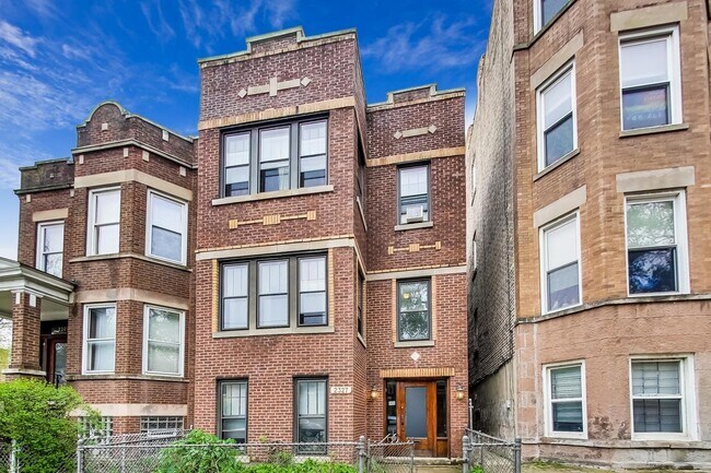 Building Photo - 2327 W Superior St