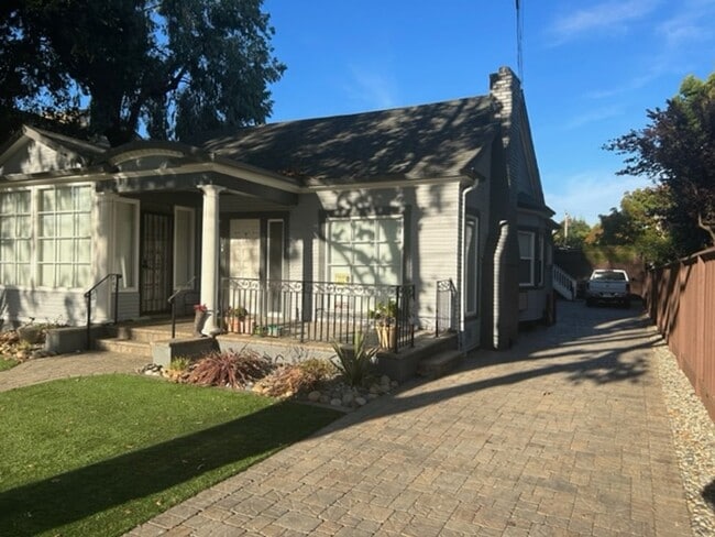 Building Photo - G4 | (CHP) 820 N. El Camino Real