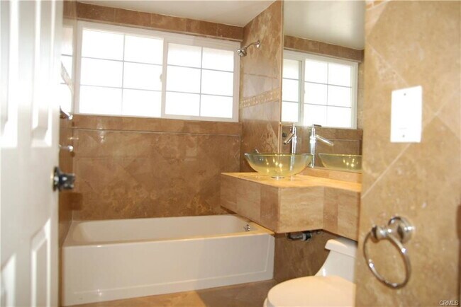 Foto del edificio - 6744 Cozycroft Ave