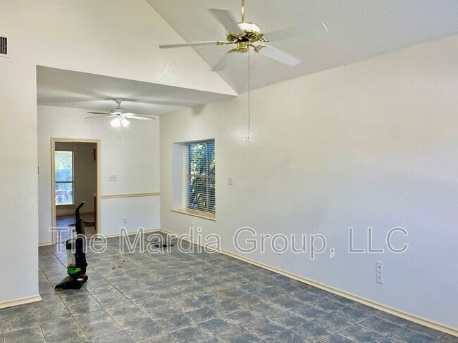 Foto del edificio - 1364 Creekview Dr