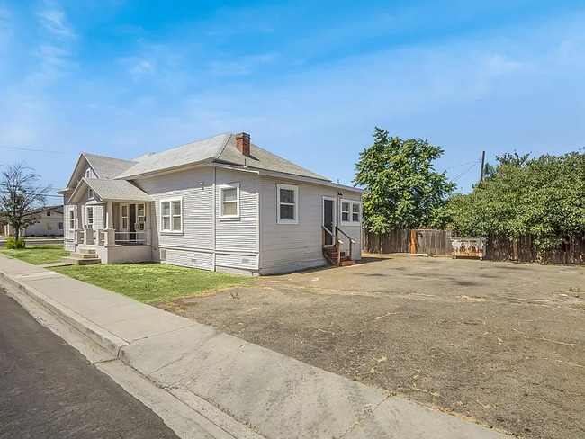 Building Photo - 1202 Kaweah St