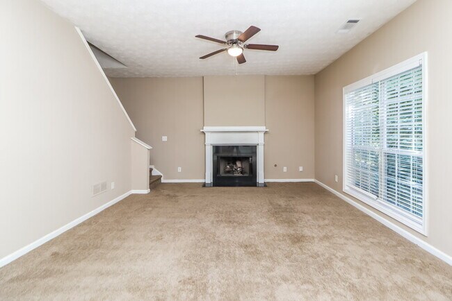 Building Photo - 2185 Woodbriar Dr