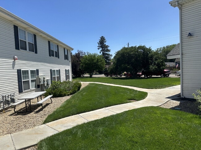 Building Photo - 112 Davis Ave