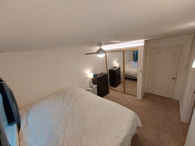 Building Photo - 491 W 700 S
