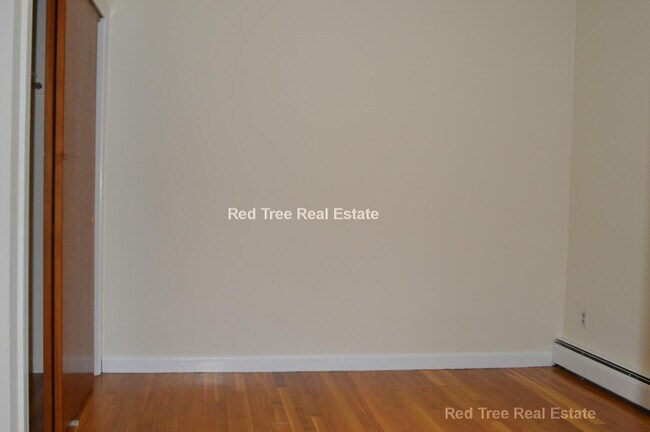 Foto del edificio - 164 N Beacon St