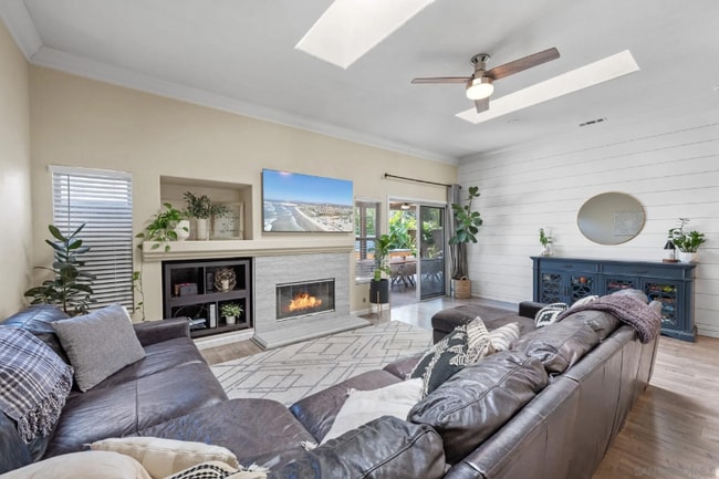 Building Photo - 3925 Estancia Dr