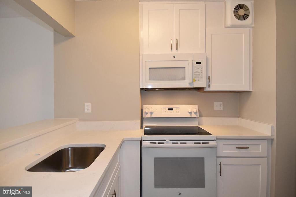 Primary Photo - 900 N Stafford St