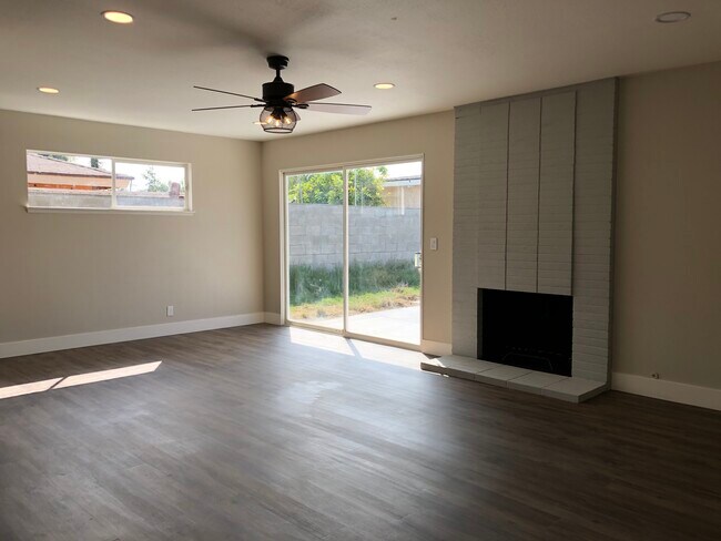 Open Living Room - 1802 W Carlton Pl