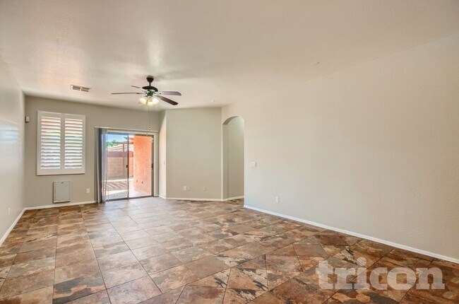 Foto del edificio - 44131 Kramer Ln