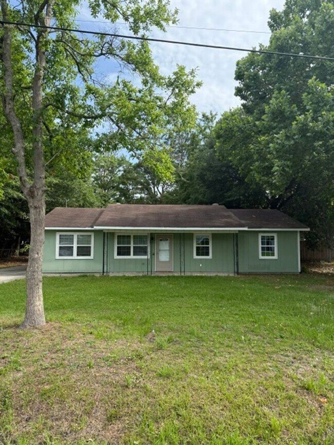 Building Photo - 642 Lee Rd