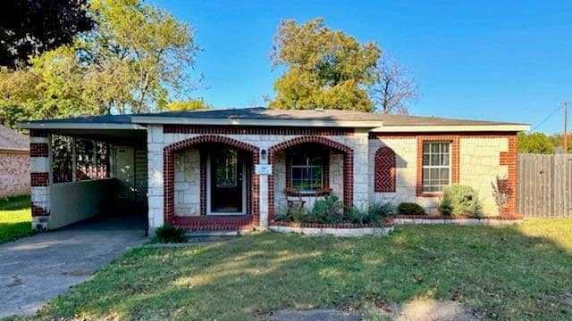 Building Photo - 310 E Beech St