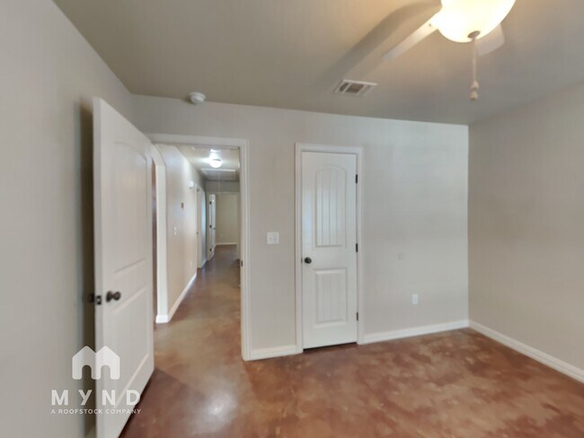 Building Photo - 125 Jolin Ln