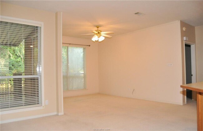Foto del edificio - 9310 Stonebridge Dr