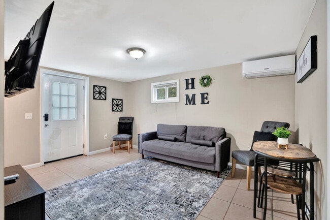 Building Photo - 408 Martin St