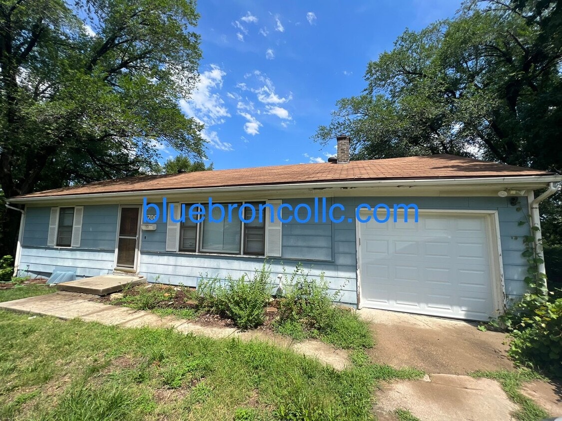 Primary Photo - Great price for a cozy home, great access ...