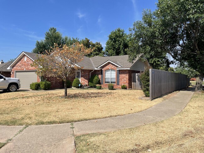 Building Photo - 224 Midway Dr