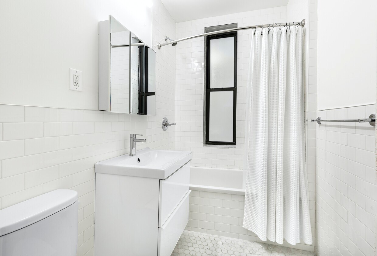 Building Photo - 441 1st St