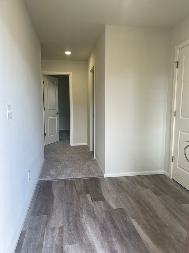 Foto del edificio - 4 bedrooms + BONUS ROOM And 2.5 baths Tumw...