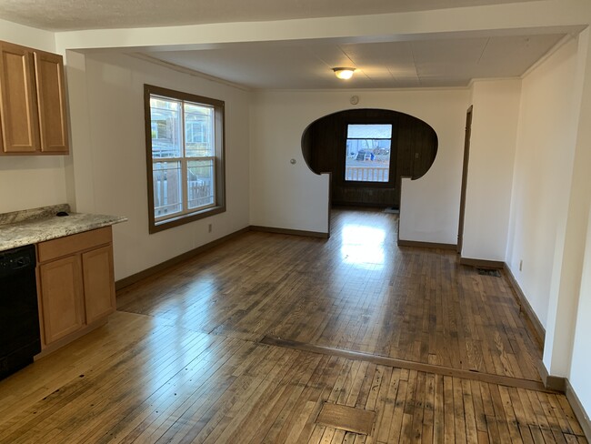 Dining Room - 302 Silver St