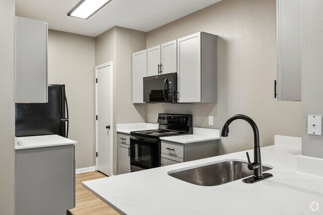3 habitaciones, 2 baños - 1.199 - Cocina - Clear Creek Meadows Apartments