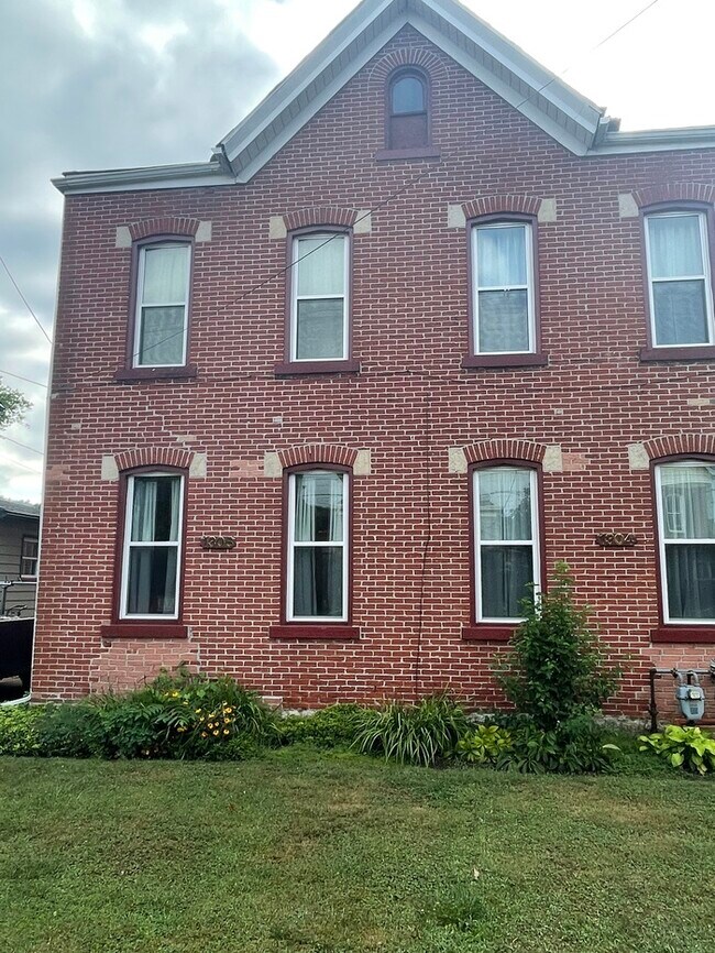 Foto del edificio - 3 bedroom townhouse in Beaver Falls ~