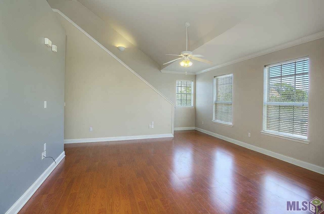 Foto principal - 4441 Burbank Dr