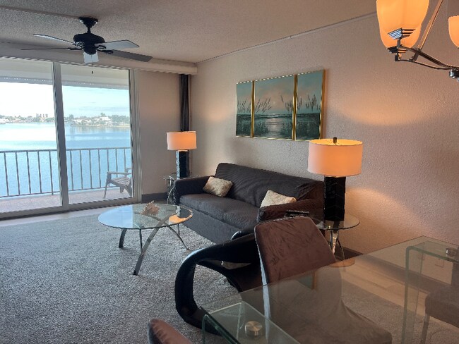 Foto del edificio - 7910 Sun Island Dr S