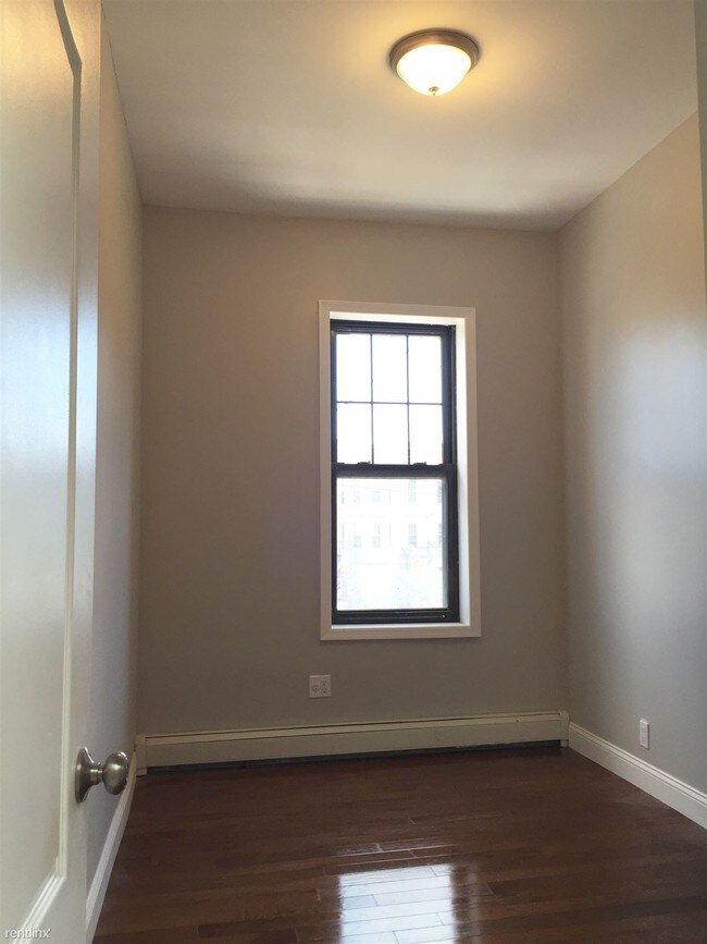 Building Photo - 3 br, 2 bath  - 65 Obrien Pl 1st Floor