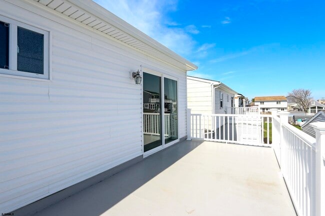 Building Photo - 109 10th St S