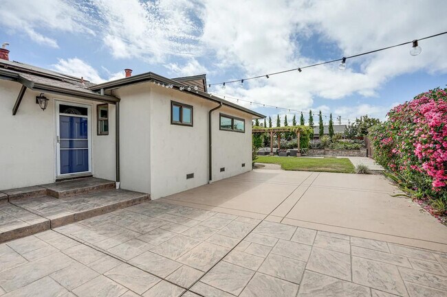 Foto del edificio - 1338 Thais Ln