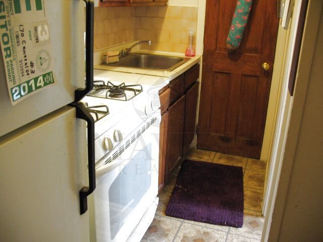 Primary Photo - 170 Central St
