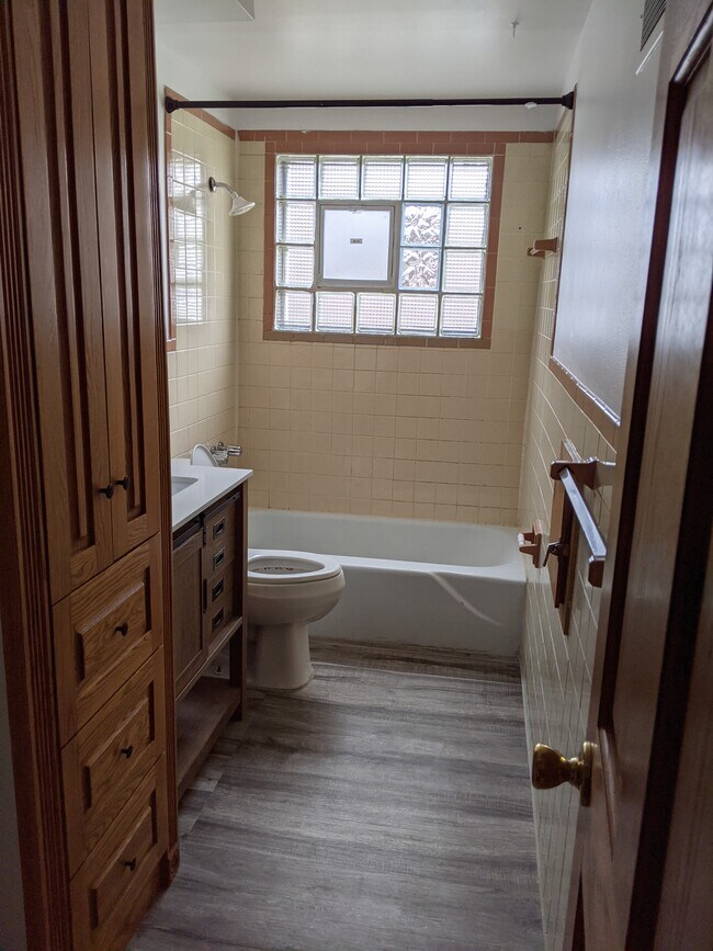 Foto del edificio - 5711 N 97th St
