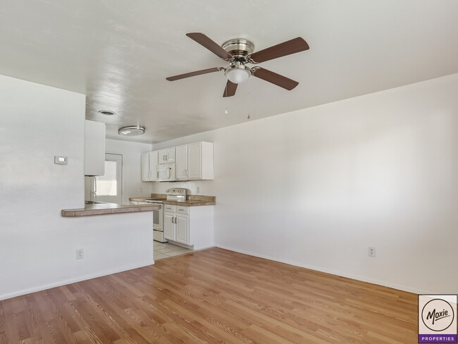 Building Photo - 2214 S Granada Dr