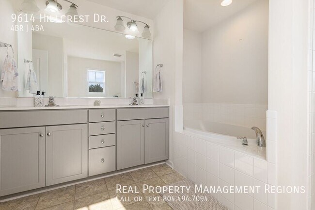 Foto del edificio - 9614 Hillcrest Dr