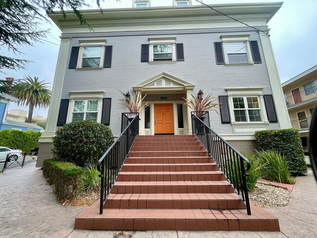 Building Photo - 669 Oakland Ave
