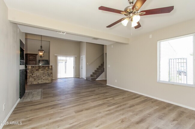 Foto del edificio - 8713 W Jefferson St