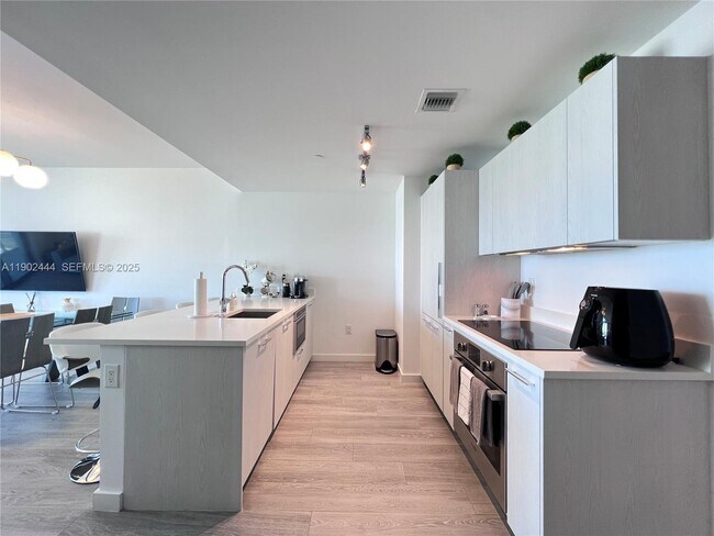 Foto del edificio - 501 NE 31st St