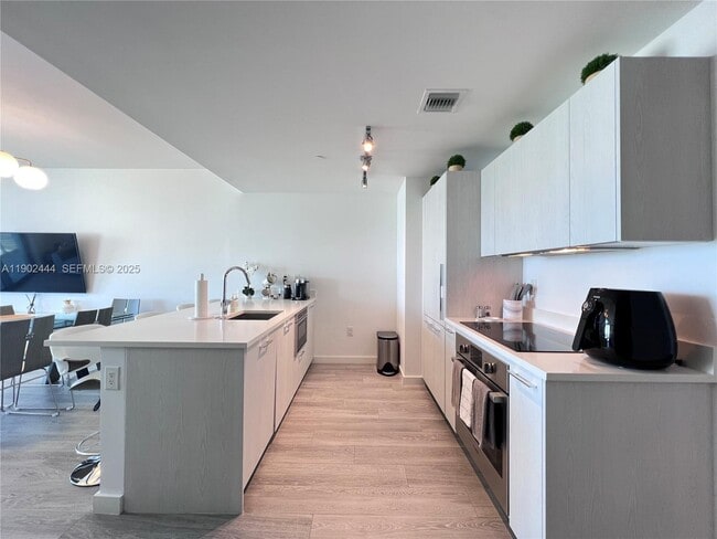 Building Photo - 501 NE 31st St