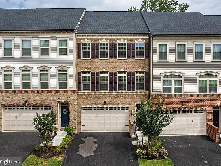 Foto principal - 4099 Dorsey Hall Dr