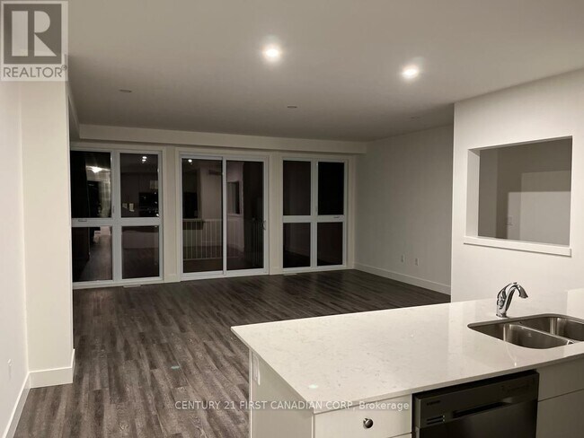 Photo du bâtiment - 234 Edgevalley Rd