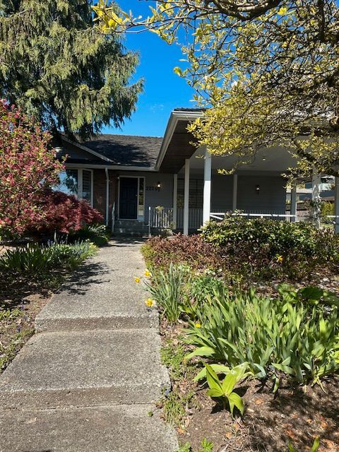 Primary Photo - 2229 Kings Av