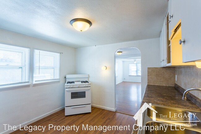 Foto del edificio - 1 br, 1 bath House - 122 East L Street