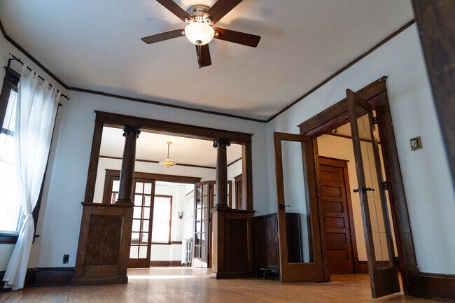 Building Photo - 1123 6th St NE