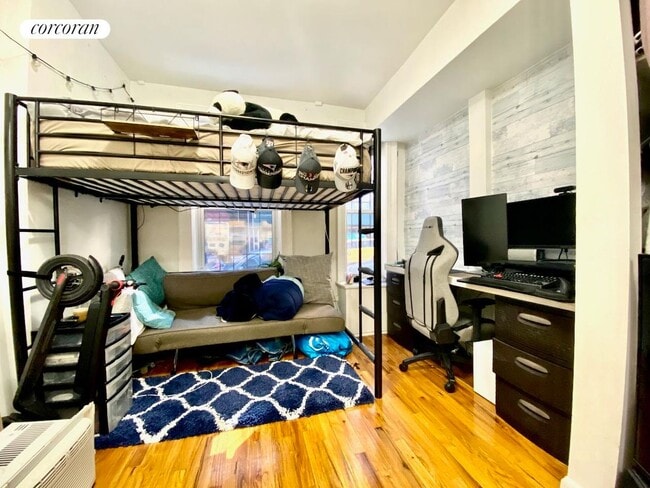 Foto del edificio - 239 W 100th St