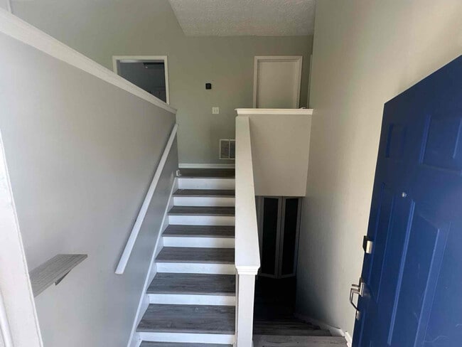 Building Photo - 4348 Bradley Dr SW