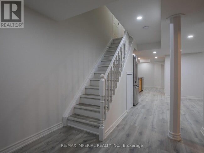 Building Photo - 8 Harlequin Ct