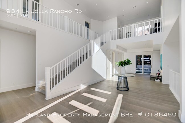 Building Photo - 934 La Jolla Rancho Rd
