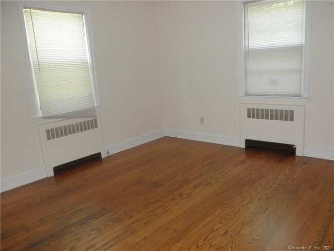 Building Photo - 126 Mill Hill Ave