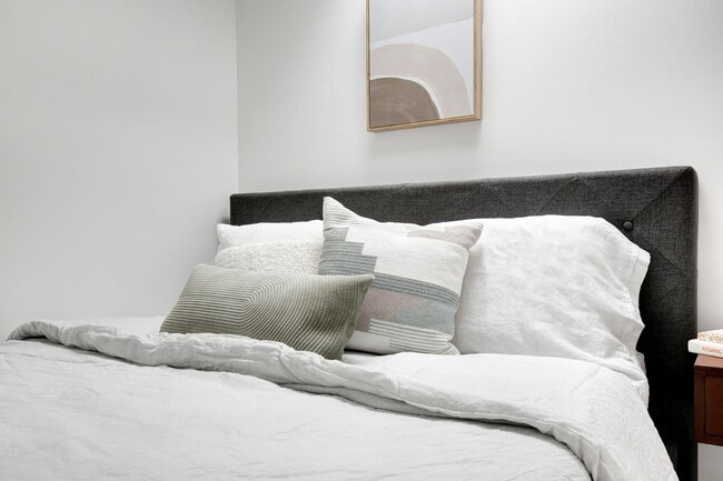 Building Photo - Welcome to Lakeview! - Live in Luxury & Style in the heart of Eastlake