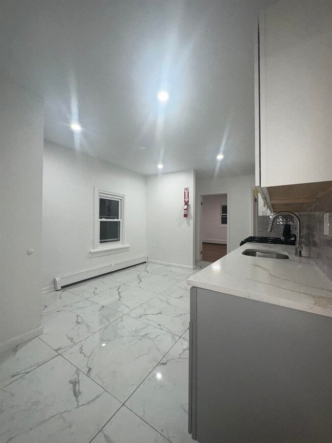 Foto del edificio - 23 Valley Pl